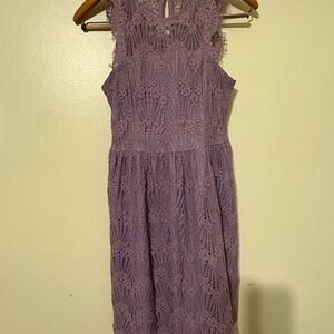 Sleeveless Lilac Lace Midi Dress